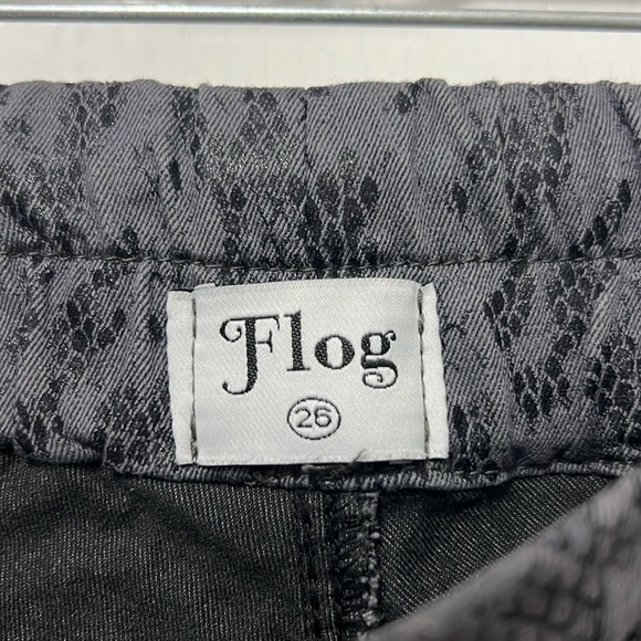 Flogs - Picture 7 of 13